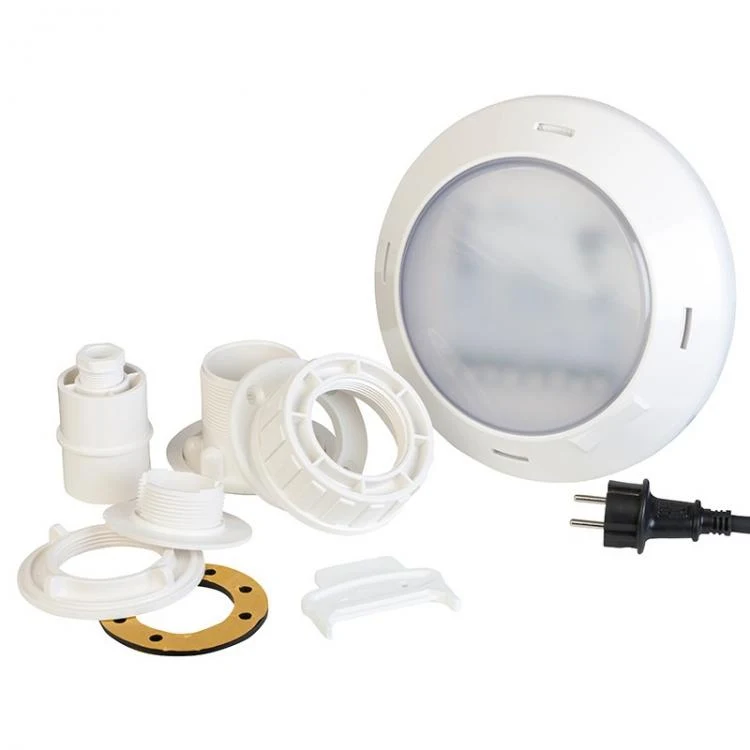 Projetor destaca piscinas de madeira LED e composto Gre PLWPB
